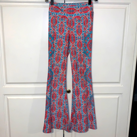 wolven Pants - Wolven Flare Pants - Amalfi print bell bottom workout pants